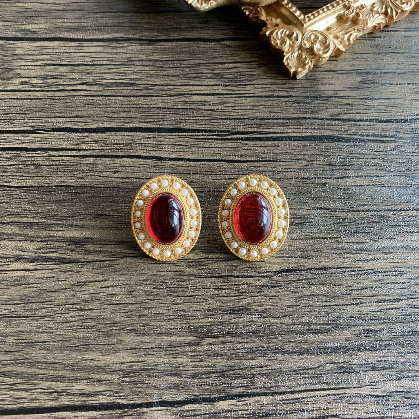 Vingate Oval gold-plated pearl lucite earrings